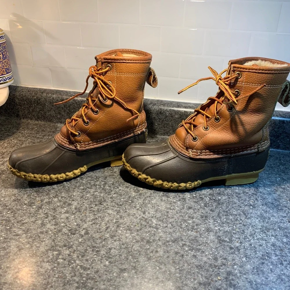L.L. Bean Shearling Lined Duck Boots Size 6 M Leather Waterproof Gorpcore Preppy